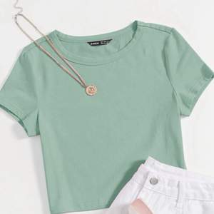 Mint grön t-shirt/topp, aldrig använd, jätteskönt material.