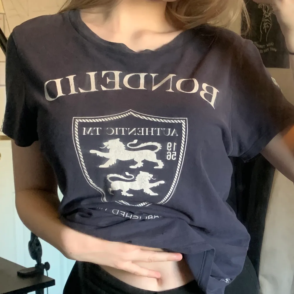 En jättefin t-shirt från bondelid❤️ Använd ett par gånger. Köparen står för frakt!. T-shirts.