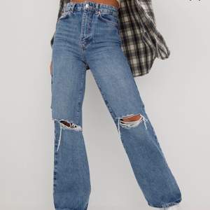 Säljer mina jeans från Gina tricote i modellen Idun wide jeans då de blivit för små. De är i använt men bra skick.