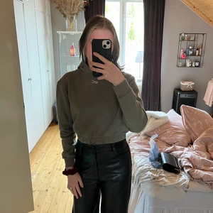 Tröja ifrån H&M - Hejsan! Säljer nu min tröja som är i från H&M.