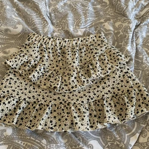 Zara kjol - Zara kjol i strl 134 men passar ganska stora strl❤️