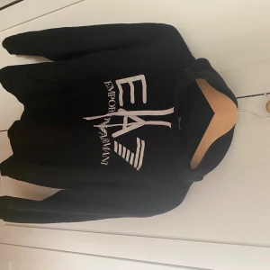 Helt ny  EA7 tröja  - Ny tröja storlek M passar även S, pris går diskutera vid snabb affär