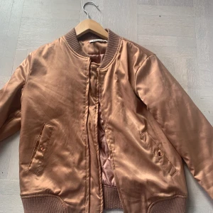 Bomberjacka xs/s vårjacka  - Vårjacka xs/s bomberjacka 