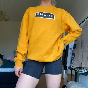 Orange oversized tröja - Köpt på carlings, jättefin färg men använder aldrig. Köparen står för frakt :) 