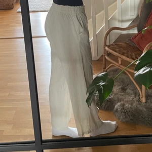 Linnebyxor  - Endast använda 2 gånger, köpta på zalando förra sommaren🤍