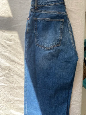 Jeans - Jeans från Gina tricot, modellen Unni Cropped Jeans.  Storlek 36, använda vid 1 tillfälle