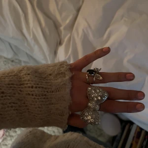 Rosett ring  - Jätte snygg rosett ring i silver, fint skick och bra kvalitet!❤️❤️