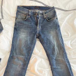 Vintage jeans! Tyvärr för små på mig🔥 Storlek W28 L32! Sååå snygga ❤️