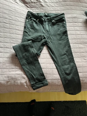 Skinny jeans - Slimfit jeans ifrån Jack&Jones. Passade mig: 185cm 65kg 