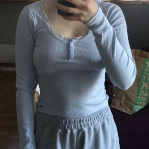 Långärmad tröja  - Aldrig använd 