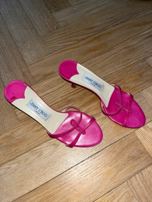 JIMMY CHOO kitten heels - Jimmy CHOO kitten heels i rosa  • Storlek 37 
