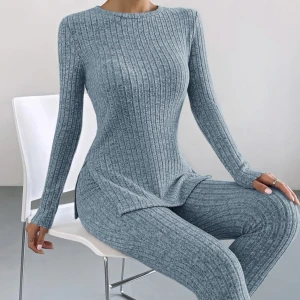 Pyjamas - Säljer dessa fina pyjamas. De är helt nya och oanvända. Finns att köpa både storlek xs & s. Väldigt sköna och mjuka! Både byxan och tröjan ingår. De är till salu fram till 1 maj.