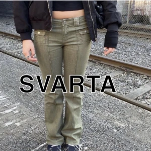 Jeans - Säljer dessa populära svarta jeansen ifrån hm. De har absolut inga defekter de är nyköpta och prislappen är kvar. Säljer då jag ångra mig och har en kvitto❤️