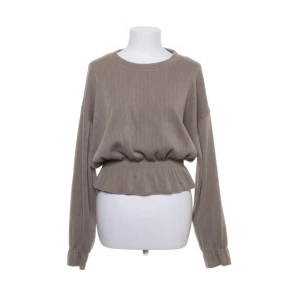 Tröja  - Säljer denna superfina zara tröja, använd fåtal gånger!!💕💕storlek M men passar definitivt S🫶🏼