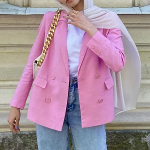 Kavaj  - En super fin rosa kavaj, använd fåtal gånger. Jätte fin till vår / sommar 