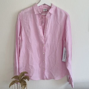 Oanvänd linneskjorta - Aldrig använd, nyskick. I linnematerial! 