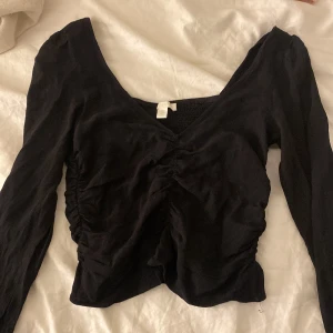 Svart blus  - Svart blus från hm