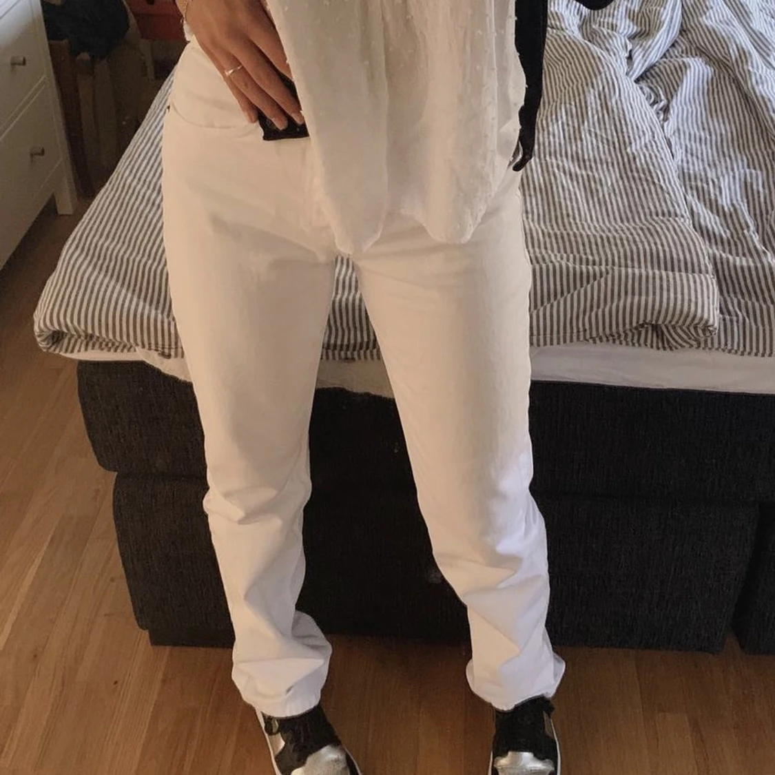 Zara mid rise jeans - 90