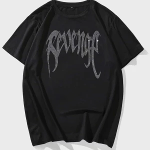 revenge Tshirt - en svart revenge  Tshirt med rhinestines 