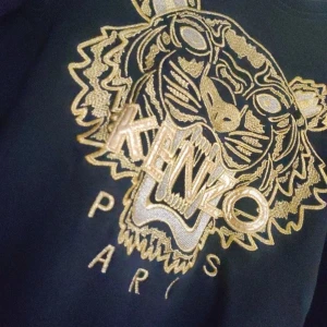 Snygg tröja  - Är liten i storlek och är mera som xs 