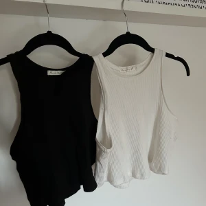 Toppar - Två toppar i storlek s. Köp båda för 49 kr, eller 30 kr/styck. Har aldrig använt dem. Skriv för fler bilder💓
