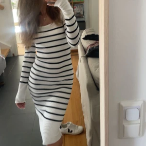 Randig klänning  - Så fin randig klänning 