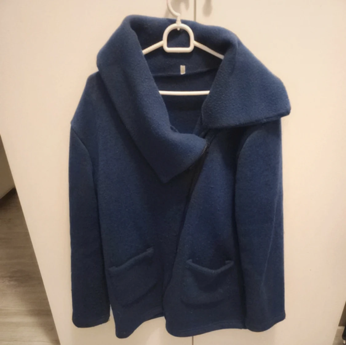 Mörk blå vår jacka