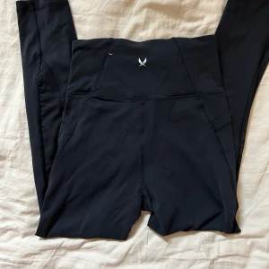 Träningsbyxor - Träningsbyxor från Soc, knappt använda, bra skick💞Pris är inklusive frakt.