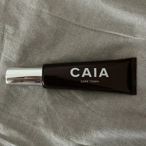Caia bronzer - Säljer denna Caia liquid bronzer. Endast testad en gång, frakt tillkommer! 🤎