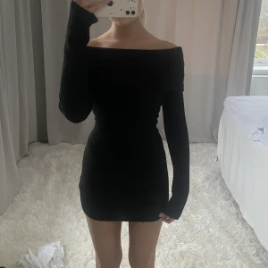 Klänning Josefine HJ - Superfin slutsåld klänning från Josefine HJs kollektion med NA-KD, i strl XXS men passar nog upp till S! Helt oanvänd ❤️‍🔥