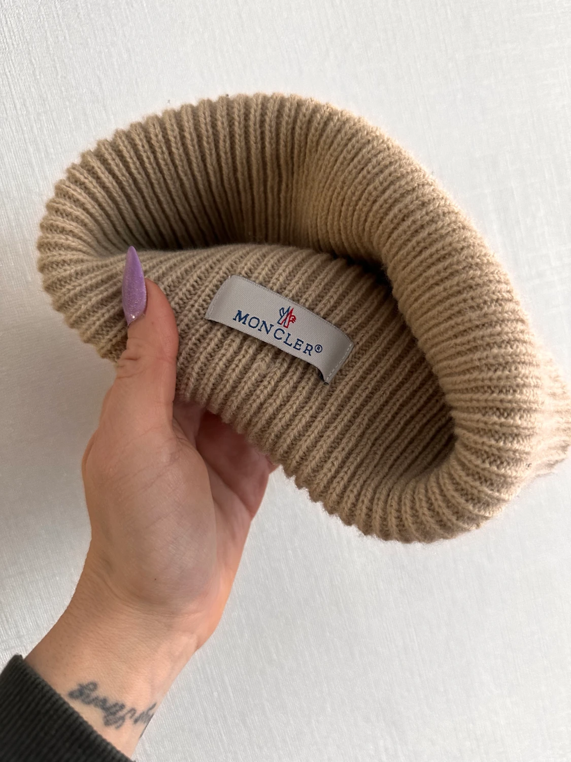 Moncler mössa  - 90