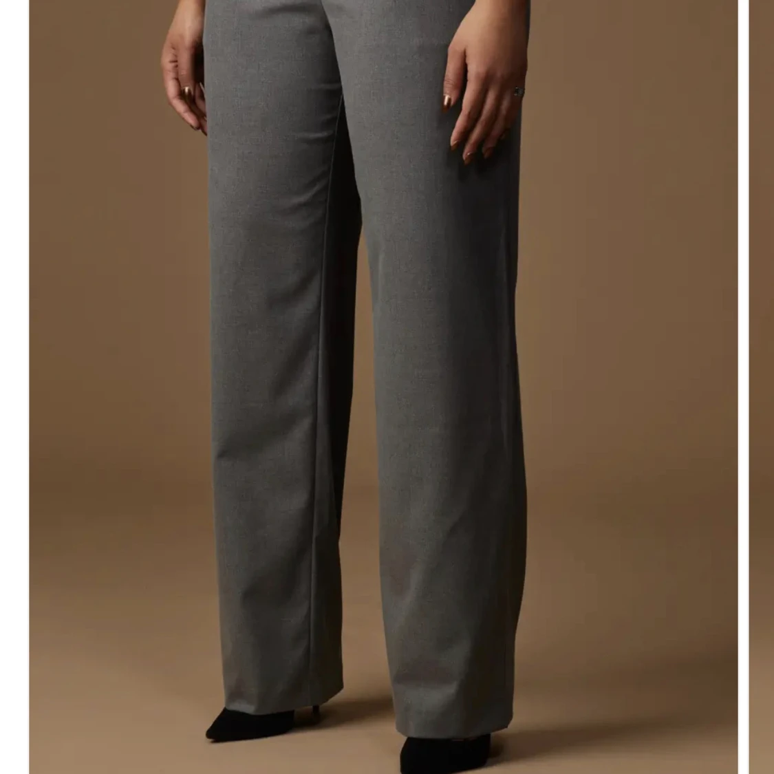 Grått kostymset, Sanne Alexandra - 91