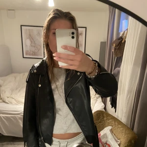 Skinnjacka - Oversized skinnjacka storlek 38