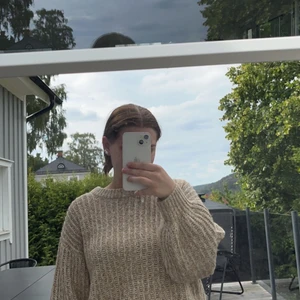 Beige stickad tröja från nakd strl s - Beige stickad tröja från nakd strl s. Aldrig använd 