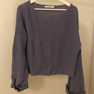 Stickad tröja strl S - Marinblå stickad tröja i strl S. Fint skick. Kan även fraktas. <3