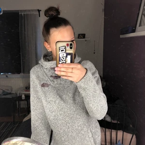 The north face hoodie - Säljer denna hoodie för att den aldrig kommer till andvändning, ser ut som ny