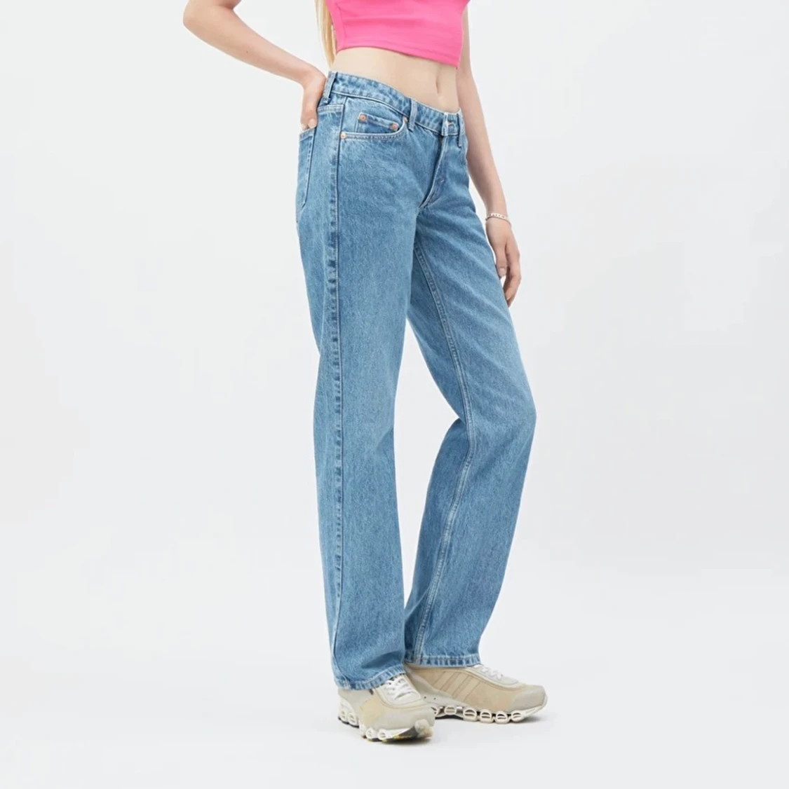 Weekday arrow low jeans