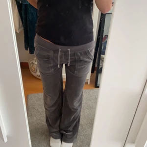 Juicy Couture byxor  - Säljer dessa byxor, jättefina men använder inte. 