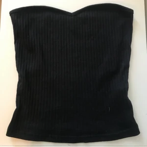 Shein topp - En topp från shein, endast testad💕 budgivning startad nu då det är många som är intresserade, avslutas imorgon 12:30 och budet startar på 50kr + 13kr frakt (eller 29kr spårbar frakt)💕