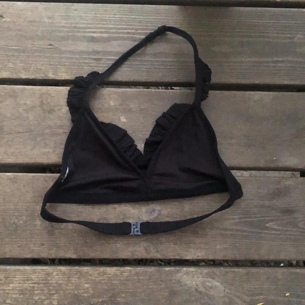 En jätte fin bikini från Lindex!! Har använt rätt så många gånger men nu är den för liten men ändå så snygg! 💕💗🌸 ps: om du vill ha flera bilder är det bara att skriva till mig så skickar jag!💕. Övrigt.