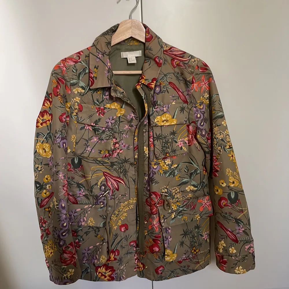 Spring/autumn🌸🍁 beautiful jacket in perfect condition😍 Barely used. Size 34, I am 173 cm and fits perfectly😊. Jackor.