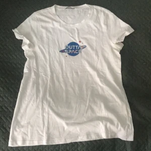 T-shirt - En fin tshirt som ej har blivit använd mycket! 