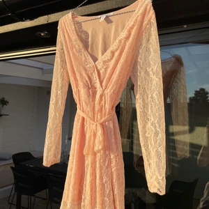 Sommarklänning ljusrosa - Band i midjan