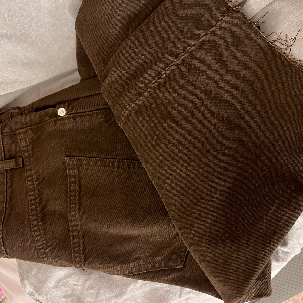 Fina bruna jeans ifrån zara🤎 kommer inte till användning . Jeans & Byxor.