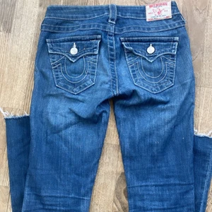 True religion jeans  - True religion  bootcut jeans som jag Lägger ut igen pga oseriös köpare. Buda endast om du vill köpa. Kan köpas direkt för 1000. Storlek 24 men stora i storleken så passar mig som vanligtvis har small. 