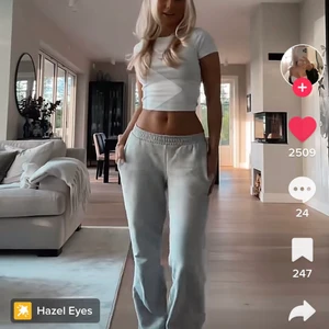 Low joggers  - Slutsålda mjukisar med låg midja från bikbok. Storlek L men passar M. 