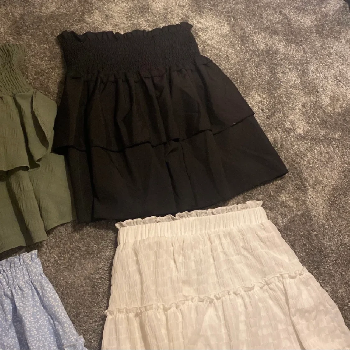 Svart volangkjol  - 90