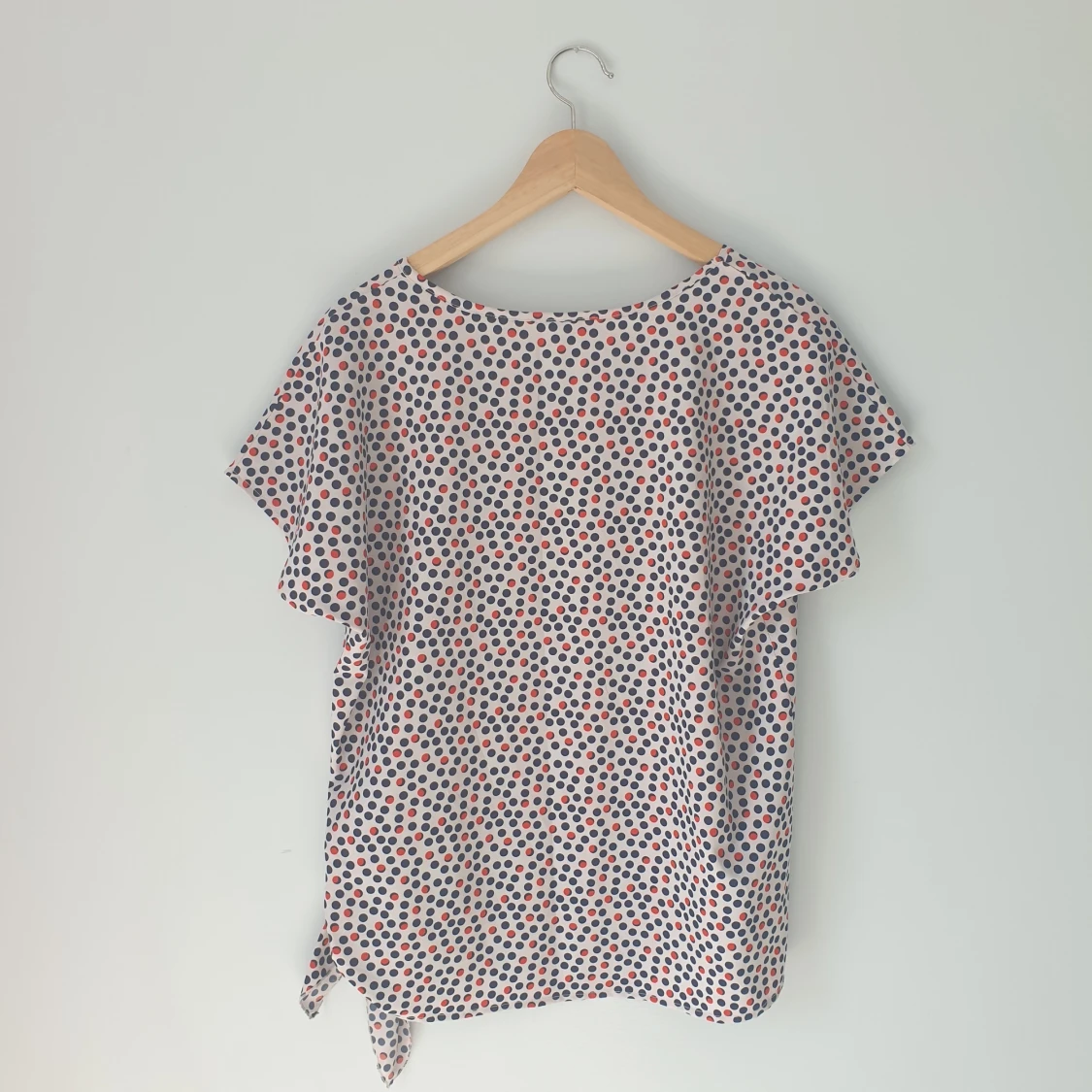 Prickig tröja med rosett - 90