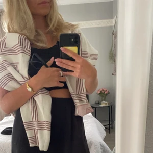 Tröja - Jätte fin gammaldags tröja super fin! Lite oversize. Som en kofta💫