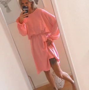 Rosa klänning från only  - Ny med lappar strl small 